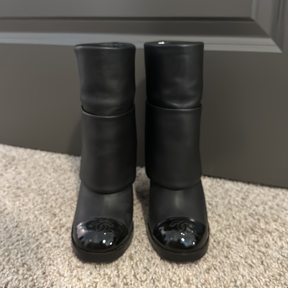 Chanel black boots - Picture 2 of 4